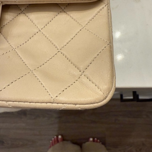 Chanel vintage handbag with chain strap. - Picture 12 of 14